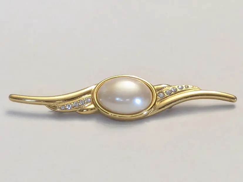 Vintage Monet Gold Tone Faux Pearl Rhinestone Brooch