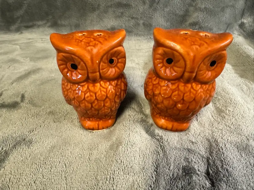 Cute Set Of 2 Brown Owl Salt And Pepper Shakers Art Pottery  Excellent Condition