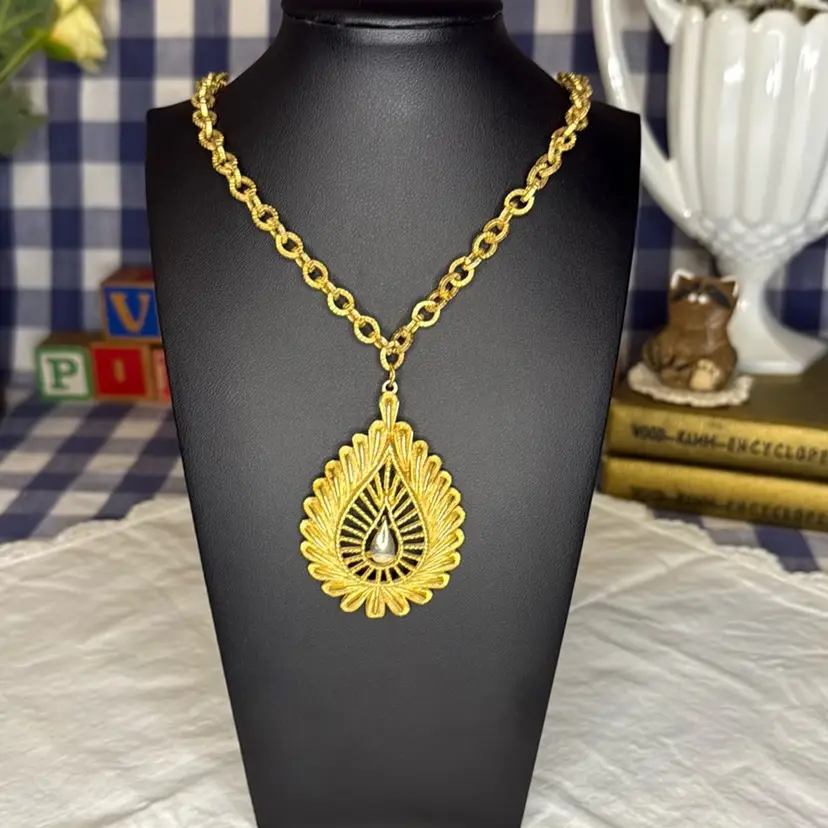 Gold-Tone Metal Pendant & Rope-Chain Necklace - Vintage