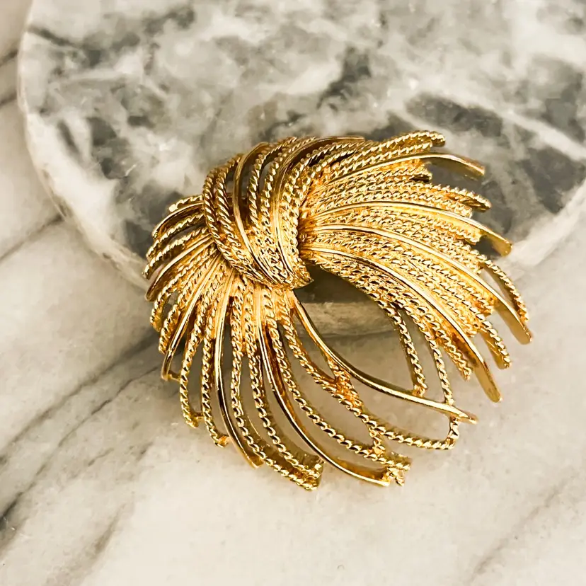 Vintage Signed Monet Mirador Spray Brooch Gold Toned Metal Pin Large Brutalist MCM