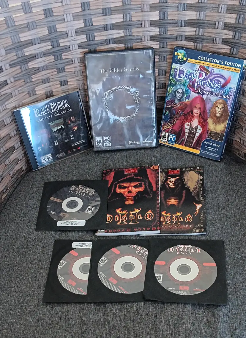 5 PC Games Diablo II & Expansion, Elder Scrolls,Black Mirror, Dark Parables VTG