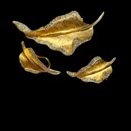 Vintage BSK Signed Gold Tone Leaf Brooch & Earring Set – Clear Rhinestone