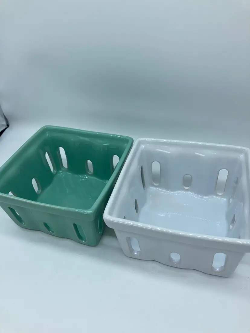 2 Boston Warehouse Ceramic Green and White Fruit Baskets