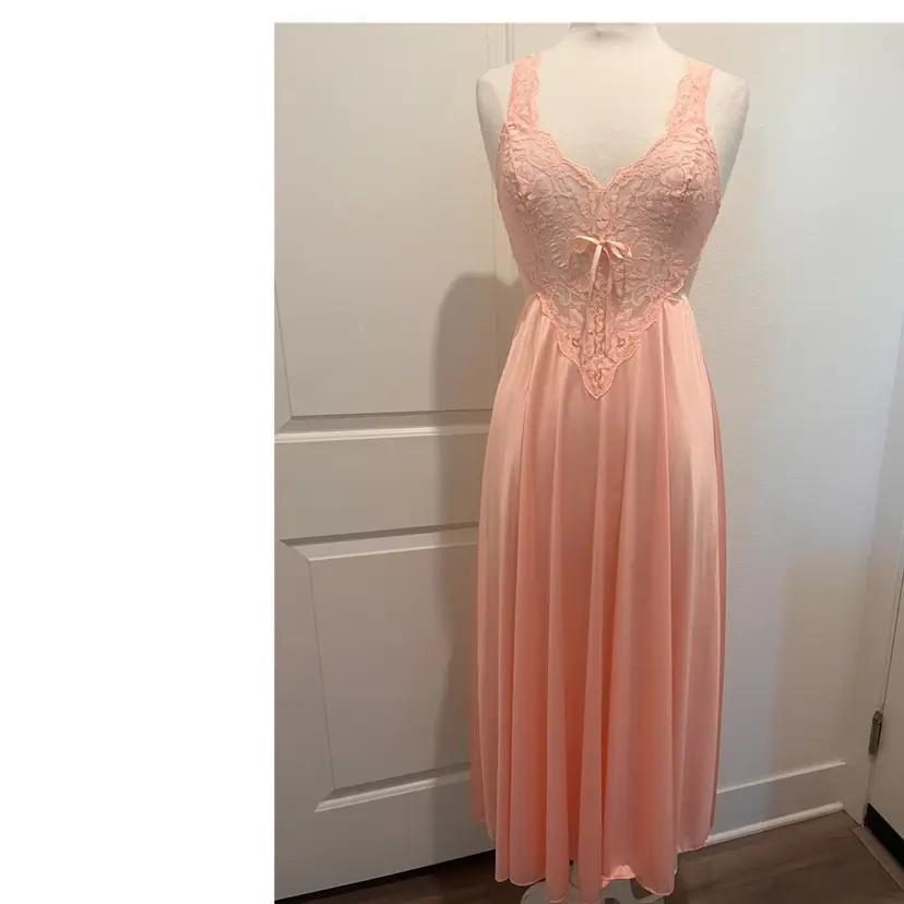 Vintage Olga Peach Full Sweep Nightgown Lace Detail Style 92180 Size S NEW USA