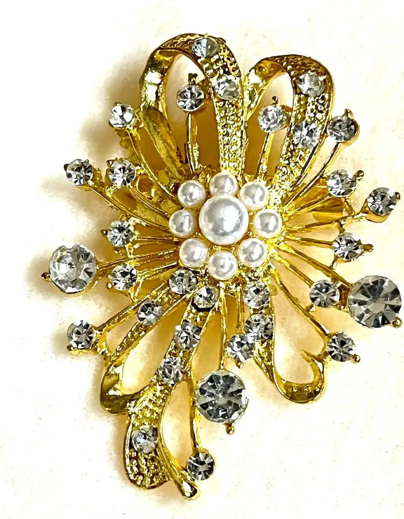 Gold Tone w/ Faux Pearls & Rhinestones Brooch
