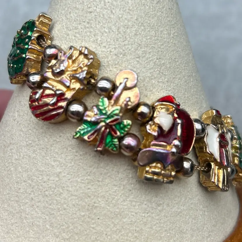 Vintage Christmas Enamel Charm Slider Bracelet | Santa, Gifts, Wreath & Holiday Motifs | 7”