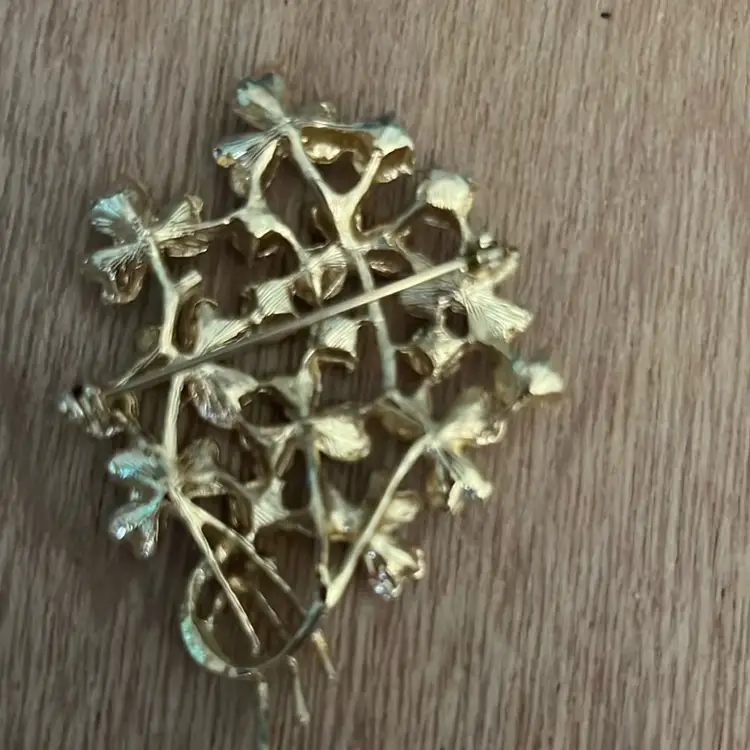 Gold Tone  Red Flower Bouquet Brooch Enamel Pin