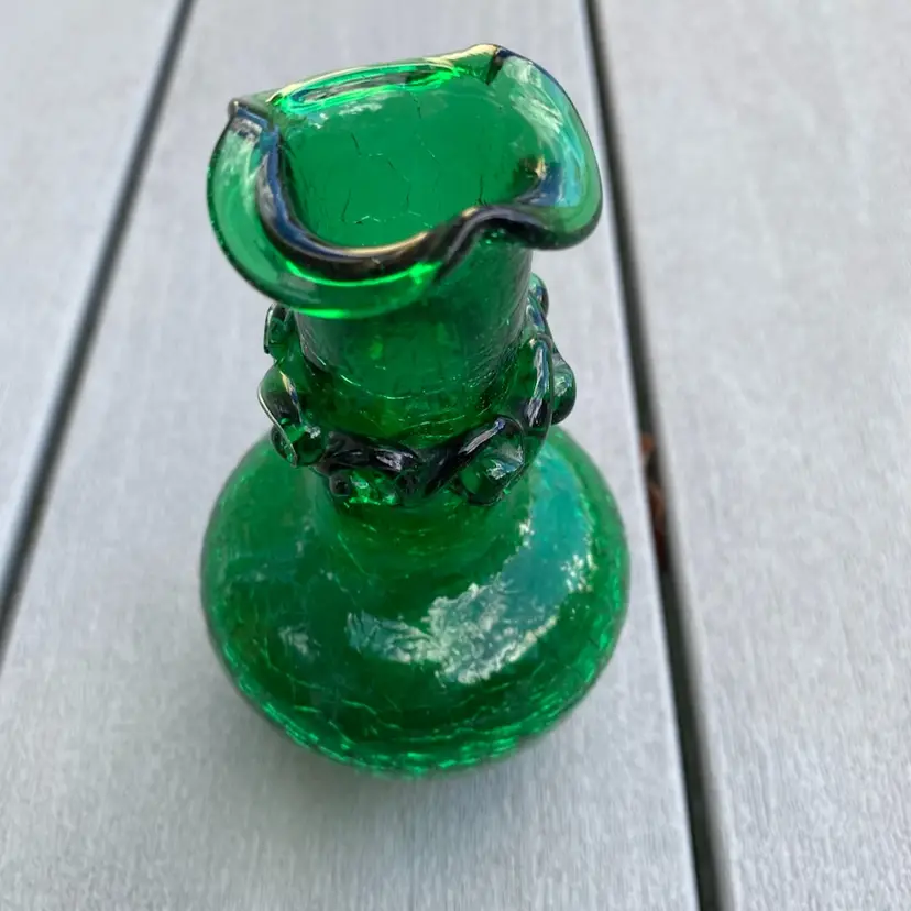 KELLY GREEN PILGRIM CRACKLE GLASS VASE