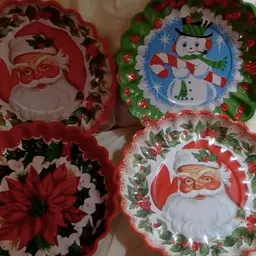 Christmas Vintage Round Plastic Trays, set of 4.   $12