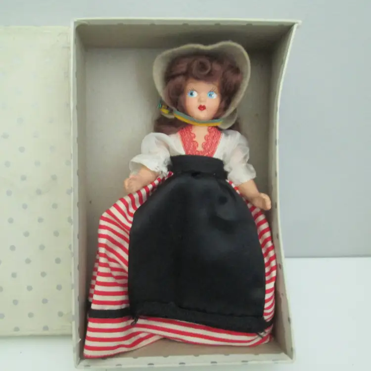 1930's or 1940's FRENCH GIRL Doll 7" tall