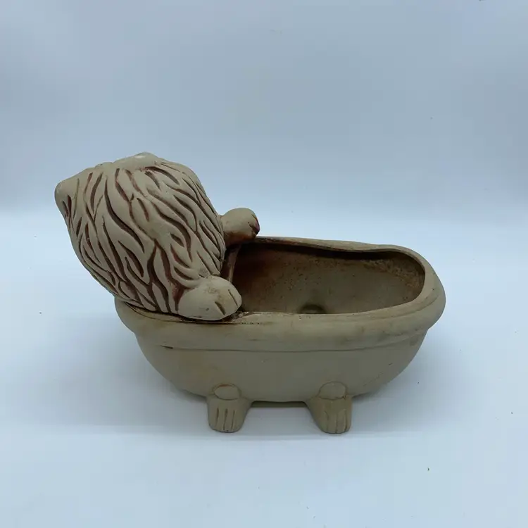 #4918 Vintage Pottery planter depicting a lion in a bathtub.