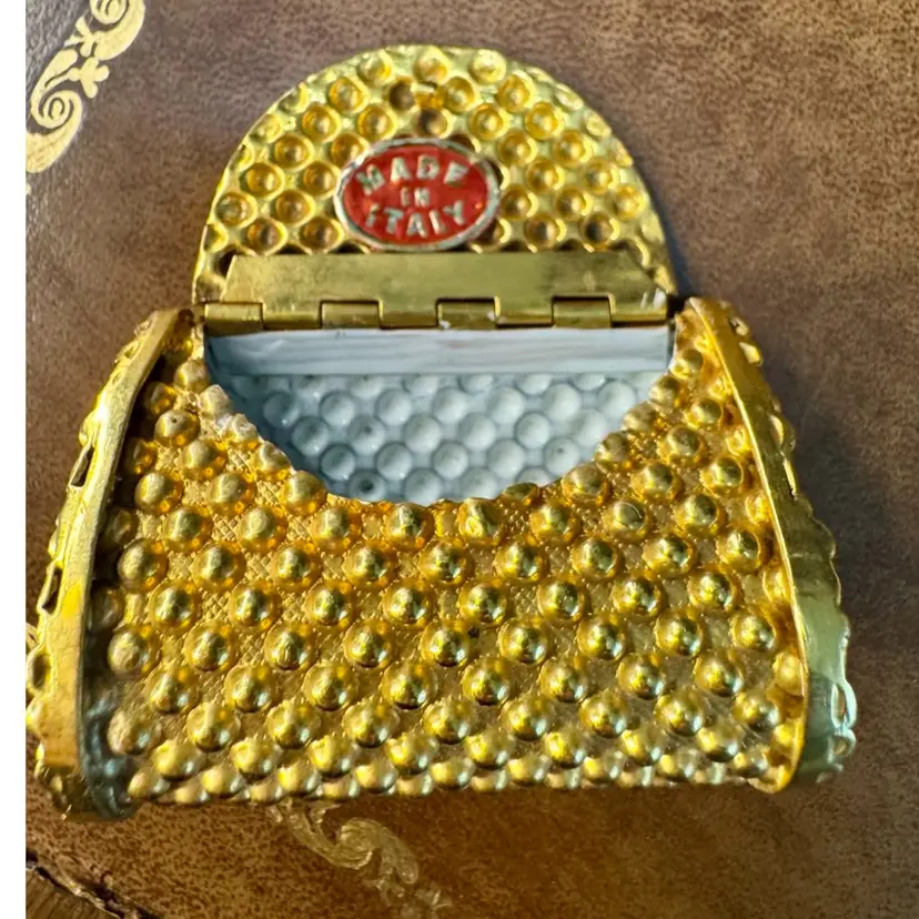 😻 2x1.5” vintage Italian gold-tone metal miniature coin purse