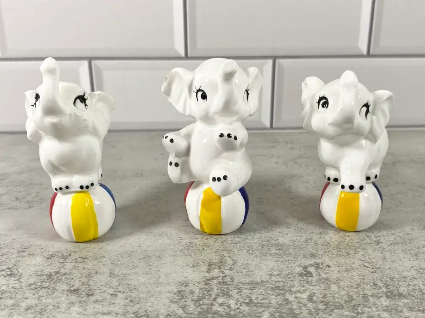 Vintage Adorable Kitsch Set Of 3 Circus Elephants