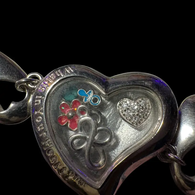 A "floating locket" or "memory locket Bracelet