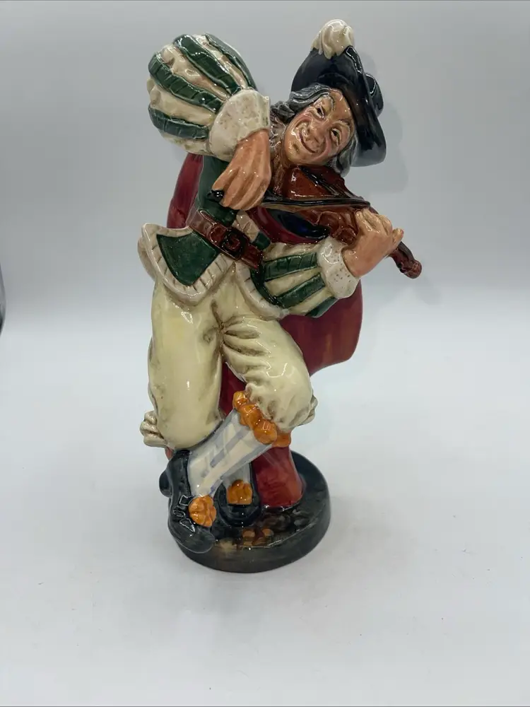 ROYAL DOULTON ENGLAND  FIGURINE ENTITLED "THE FIDDLER " - HN 2171 - 1955
