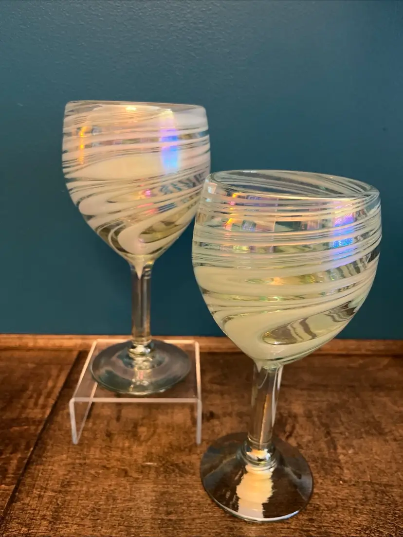 Set Of 2 Hand Blown Wine Glass Iridescent Swirl White Spiral 7.5" ~ EUC