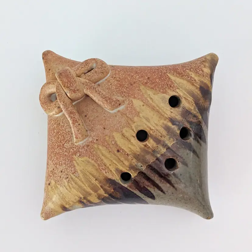 Studio Art Pottery Handmade Pillow Flower Frog Signed Hickory Flat 4"x4"x2"