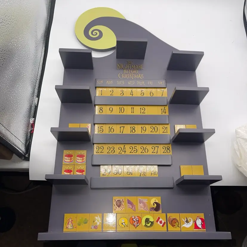 DISNEY Nightmare Before Christmas Perpetual CALENDAR Figurine Holder Read