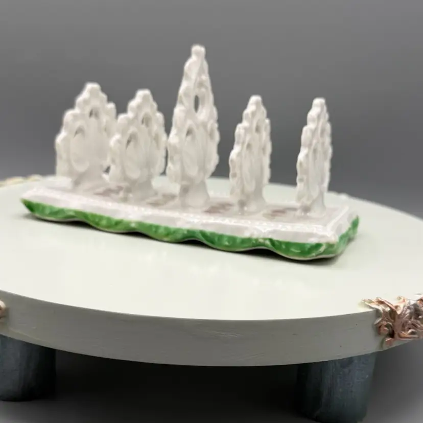 Rare Vintage Carl Tielsch (C.T.) Altwasser Germany Porcelain 5-Slot Toast Rack 
7”L x 2 5/8”W x 3 1/2”H