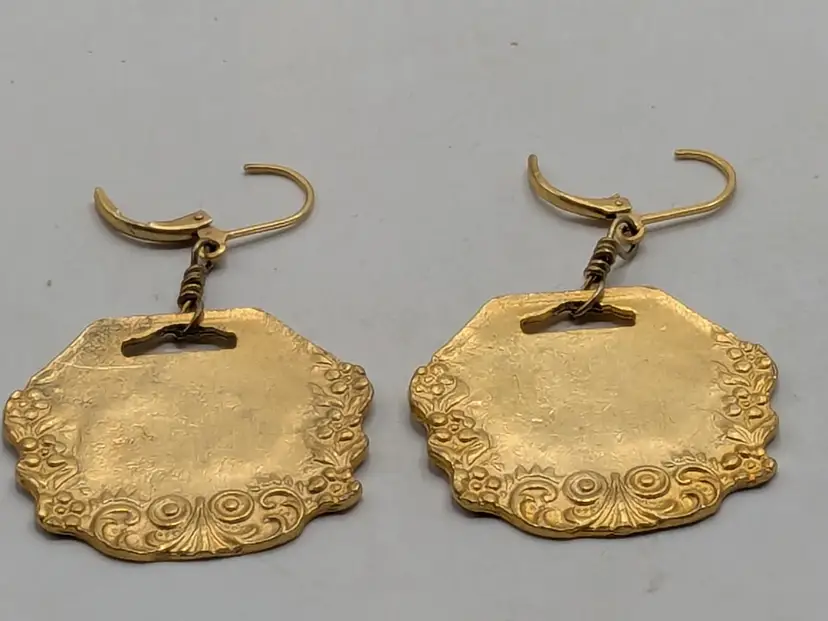 Vintage Susan Shaw Gold Tone Floral Scroll Pierced Dangle Earrings