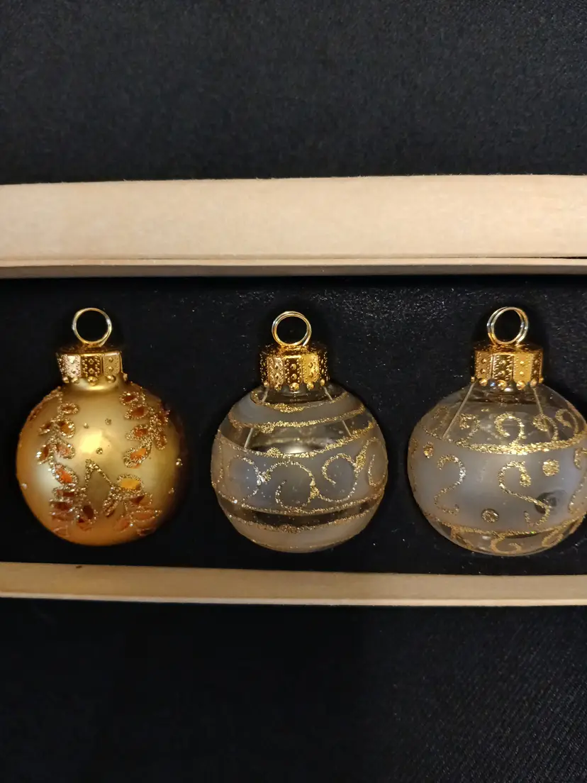 Elegant Gold and Silver Ornament Placecard Holders