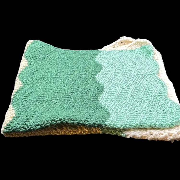 Hand Knit Lap Throw Mint Green 27”