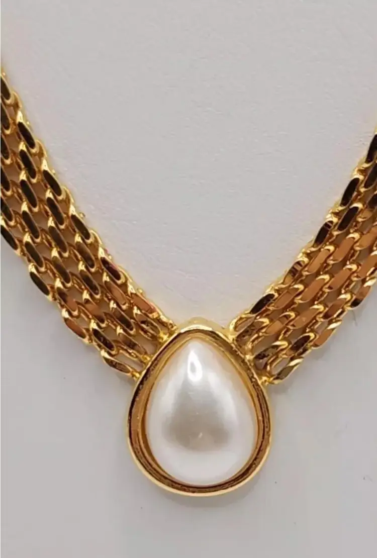 Gold Tone V Faux Pearl Pendant Necklace