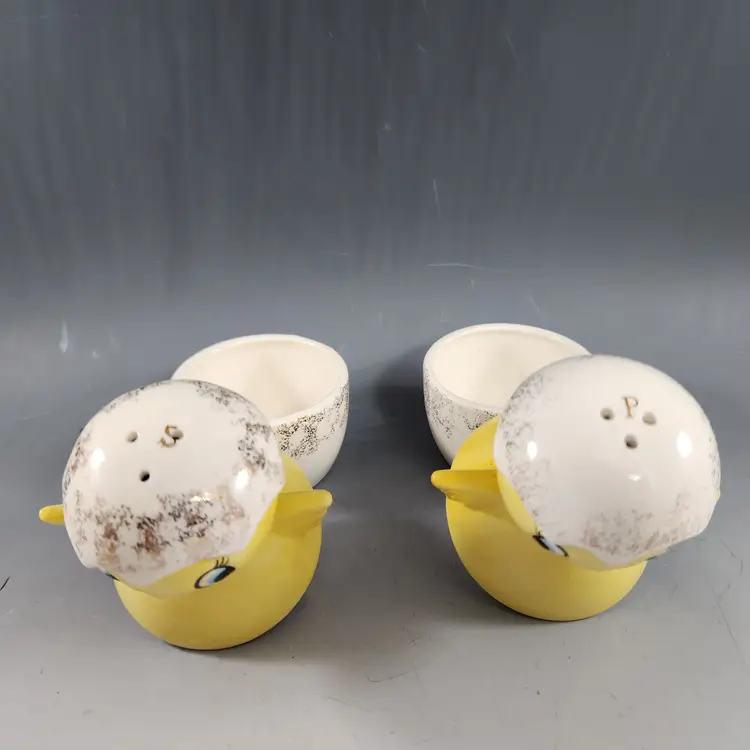 Holt Howard Slick Chicks Combo Salt & Pepper Shaker / Egg Cup Set Anthropomorphic Chicken Vintage Kitchen Kitsch - Japan