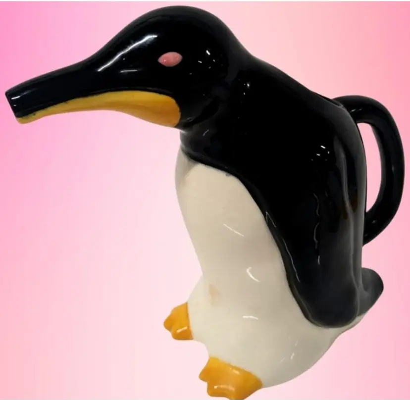 Fun Vintage 1978 Vandor Pink-Eyed Penguin Pitcher