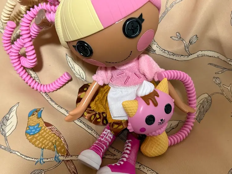 Lalaloopsy Silly Hair Scoops Waffle Cone 12” Full Size Doll MGA Original 2010 With Pet Cat