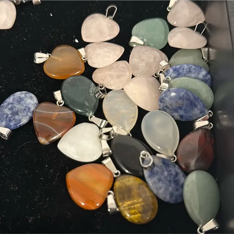 Lot of 25 polished stone necklace pendants