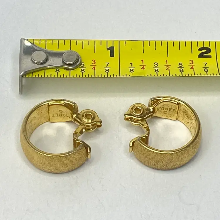 #02 Vintage Monet Gold Tone Hoop Earrings Textured Clip On Classic Style .6”