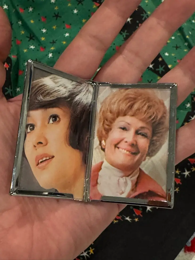 Vintage miniature pocket hinged double picture frame