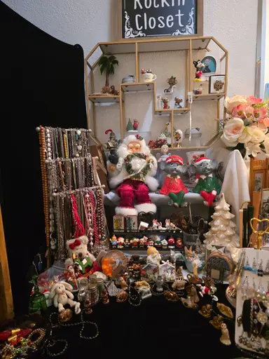 Christmas in Granna's rockin closet $1 starts