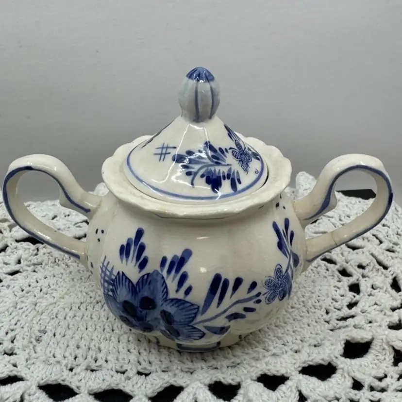 Hand-painted Delft-style blue and white floral ceramic sugar bowl with lid, 4”