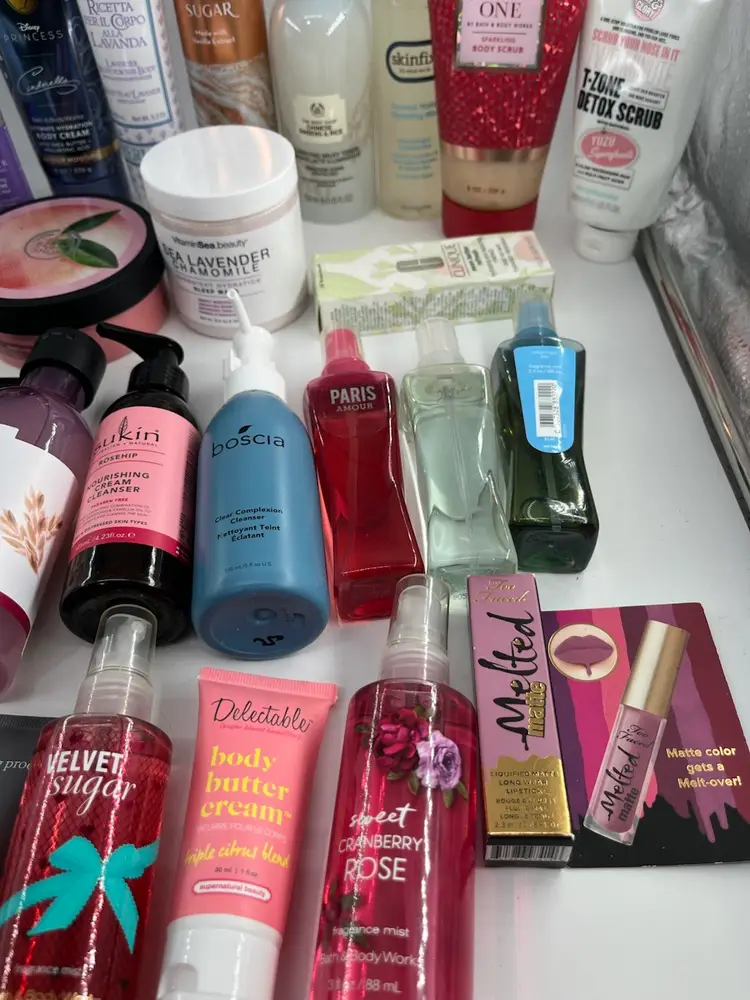 Large Mixed Lot Of Perfumes, Lotions, And Cologne. Used