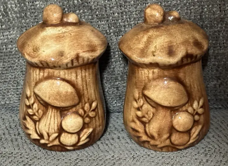 Vintage Mushroom S&P Shakers