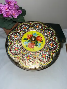 Beautiful Daher Tin England 6 1/2” Mosaic