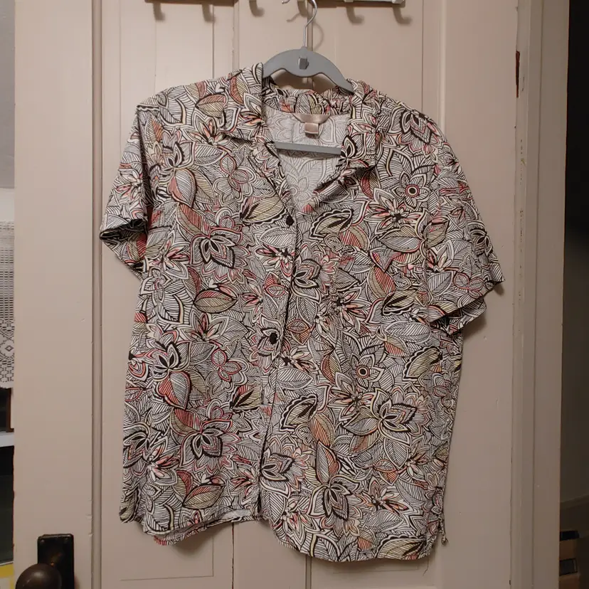 Top- Brand: White Stag. Size 2X (20). Short sleeve button down top. Material- 100% cotton. No callouts.