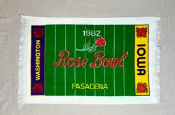 Rose Bowl Pasadena NCAA Football Washington Iowa Souvenir Cannon Towel Vintage 1982