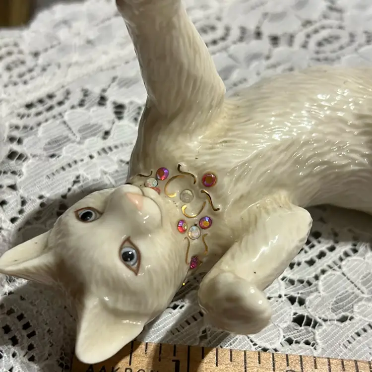 Lenox Ivory Jeweled Cat Laying In A Playful Pose Appropriately 6” Long