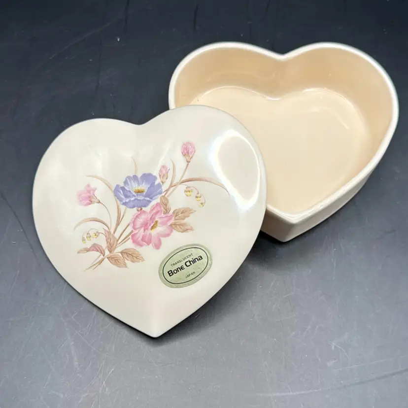 Vintage Heart-Shaped Translucent Bone China Floral Trinket Box Made In Japan 4.5”