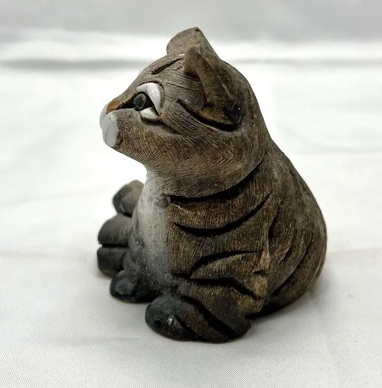 Artesania Rinconada Hand Carved Clay Gray Persian Cat w/ White Enamel Uruguay 3"