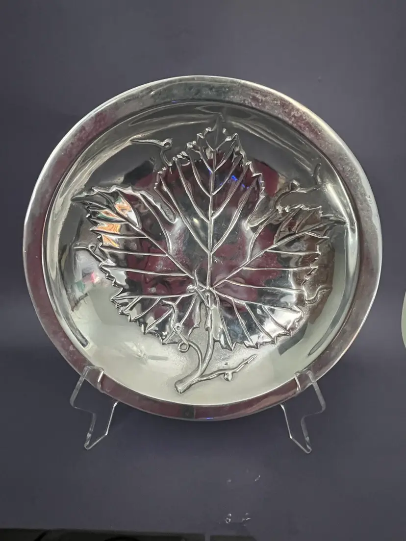 Mariposa Brillante 11" Grape Leaf Bowl - Made In Mexico