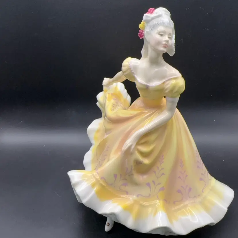 Royal Doulton "Ninette" Figurine HN 2379 – Mint Condition – 1970 Vintage