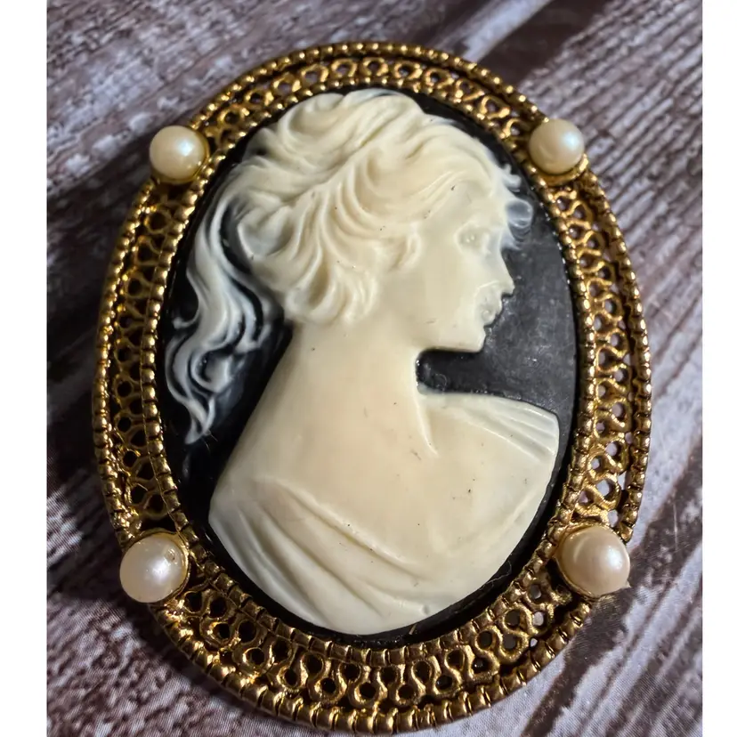 Vintage Huge Gold Tone Resin Black & White Cameo Brooch - Measures about 2” x 1.5”