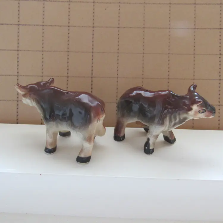 VTG Bull Salt and Pepper Shaker Set