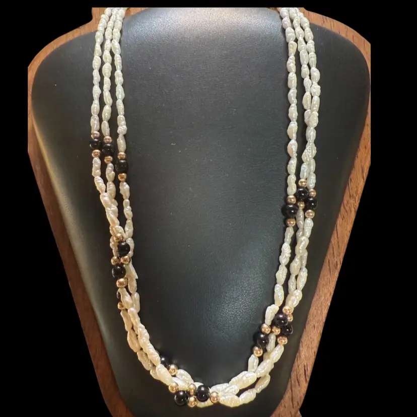 Vintage Freshwater Rice Pearl And Onyx Necklace