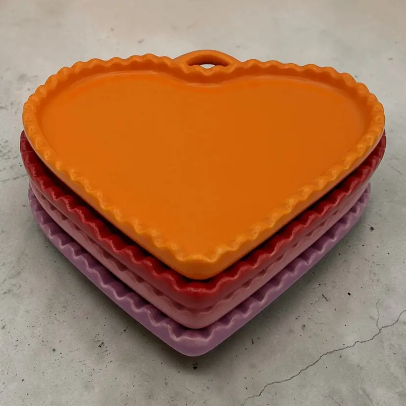 Williams Sonoma Heart Dessert Dishes Plates Scalloped Valentines Set of 4 EUC