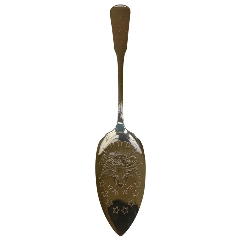 1881 Rogers Oneida dessert server commemorates the U.S. Bicentennial (1776–1976)